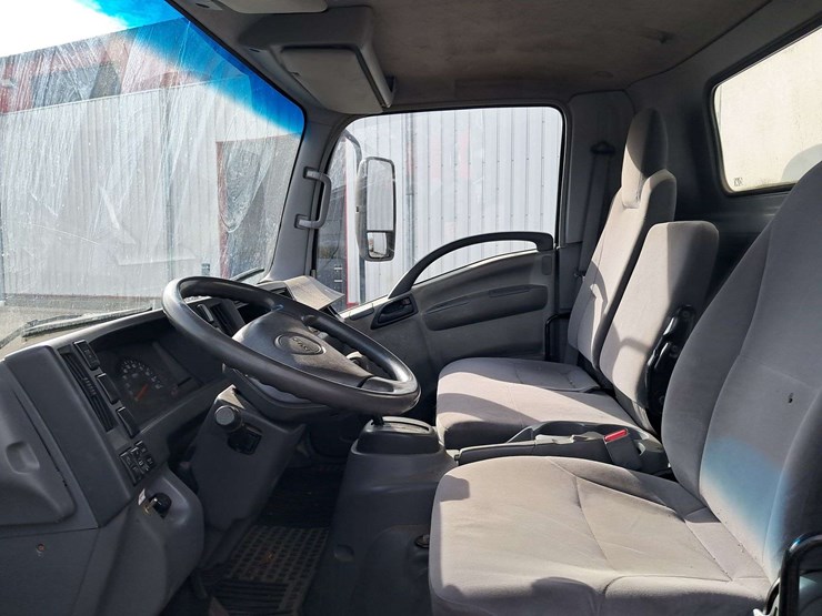 2008-isuzu-npr-image-17