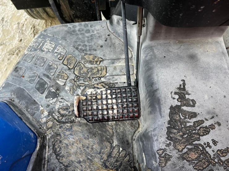 new-holland-tn70a-image-34