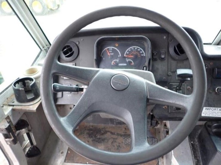 2015-freightliner-mt55-image-16