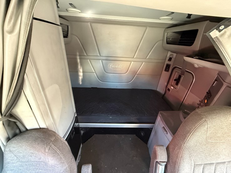 2015-peterbilt-579-image-20