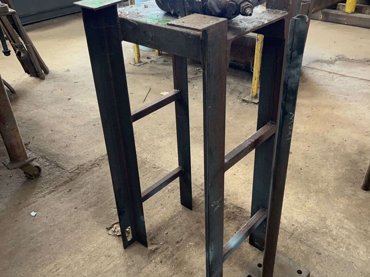 work-stand-&-1"-air-impact-wrench-image-1