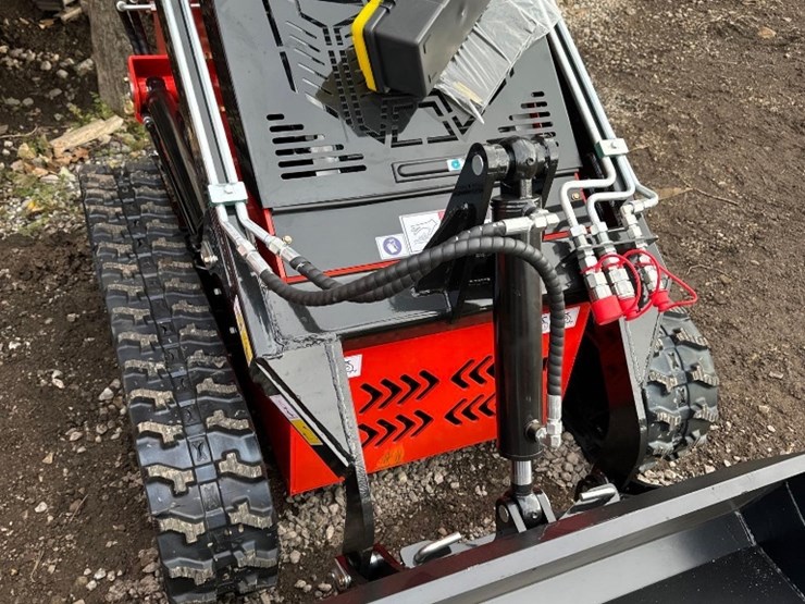 new-sdlool-co-mini-stand-on-skidloader-model-sl380-image-5