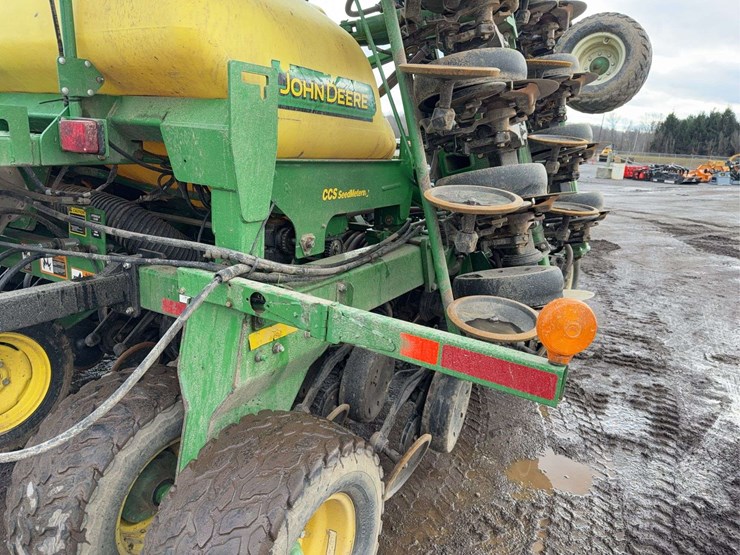 2011-john-deere-1990-image-64