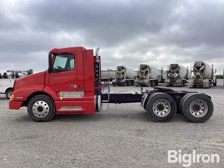 2002-volvo-vnl-t/a-truck-tractor-image-8