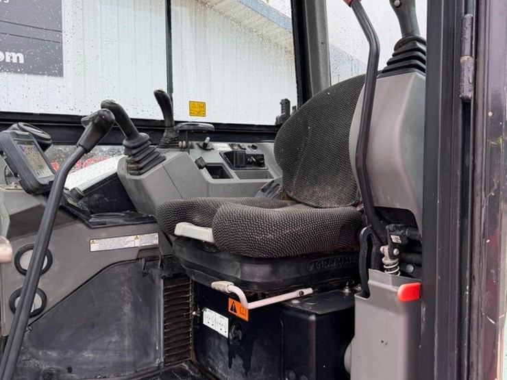 2020-bobcat-e85-image-26