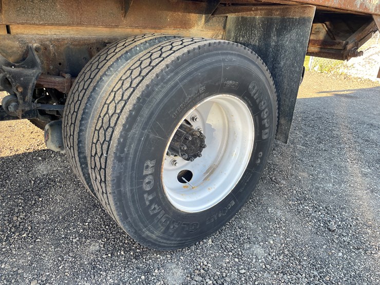 2007-ford-f750-xl-image-11