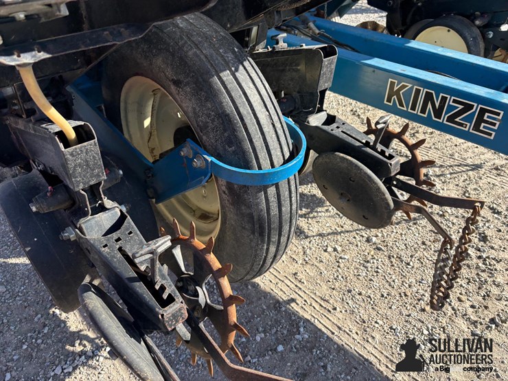 kinze-2200-image-12