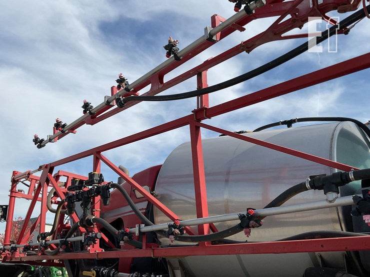 case-ih-patriot-3330-image-17