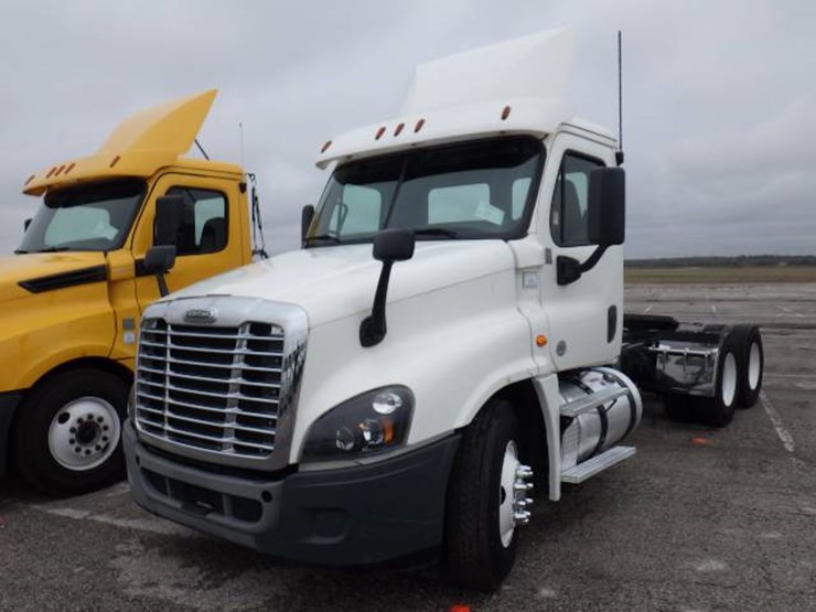 freightliner-cascadia-125-image-1