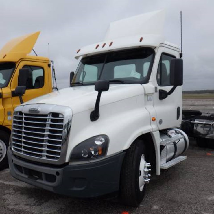 FREIGHTLINER CASCADIA 125