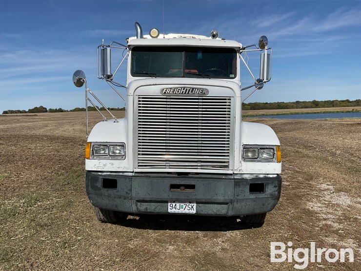 freightliner-fld120-image-2