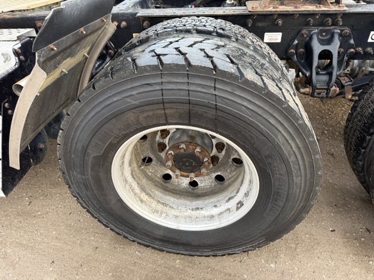 2019-kenworth-t880-image-10