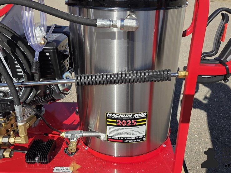 2025-magnum-4000-series-hot-water-pressure-washer-image-9