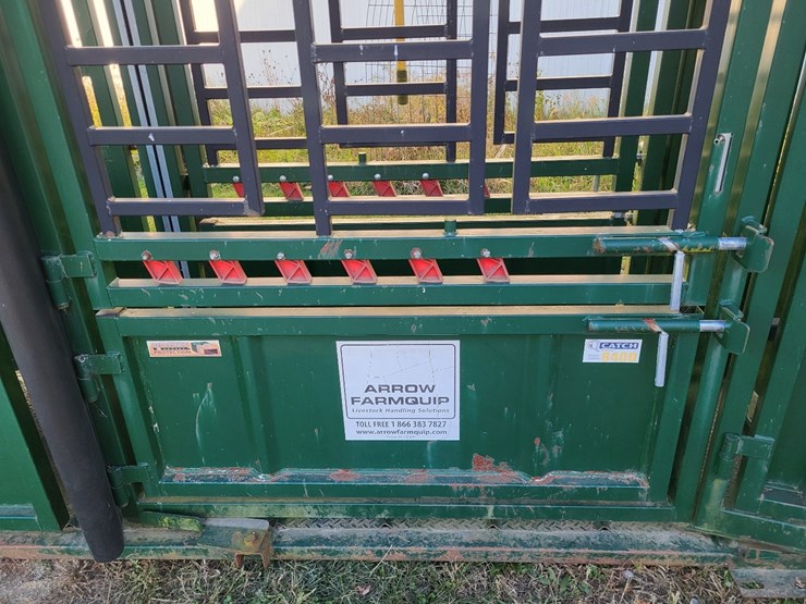 arrow-farmquip-8400-q-catch-cattle-squeeze-chute-w/alley-way---like-new-image-33