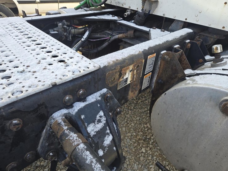 2013-kenworth-t660-image-15