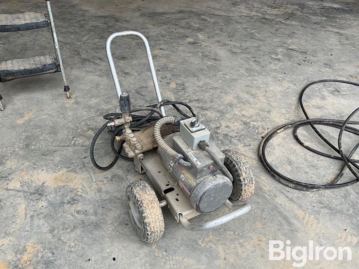 2023-landa-pressure-washer-image-3