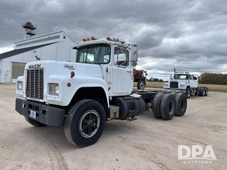 1985-mack-r686st-image-18