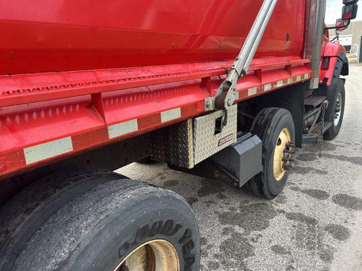 #1673-•-2002-international-workstar-tri-axle-dump-truck-image-21