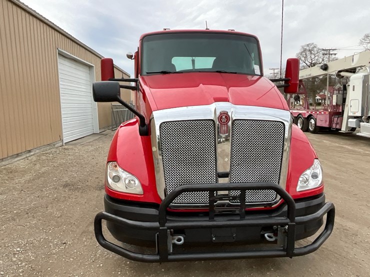 2020-kenworth-t680-image-5