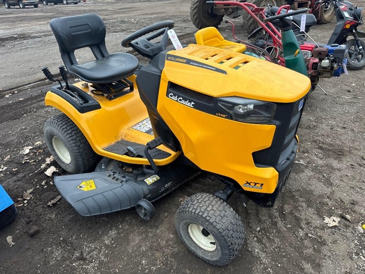 cub-cadet-riding-lawn-mower-model-xti-image-1