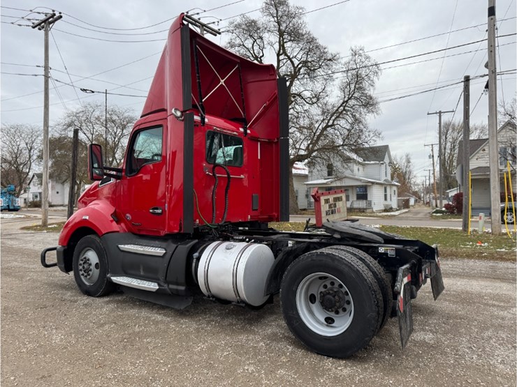 2021-kenworth-t680-image-2