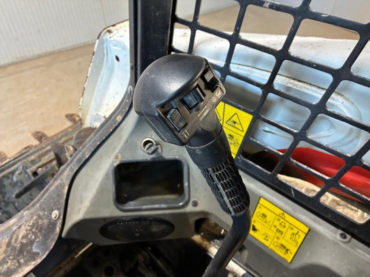 2022-bobcat-t550-image-25
