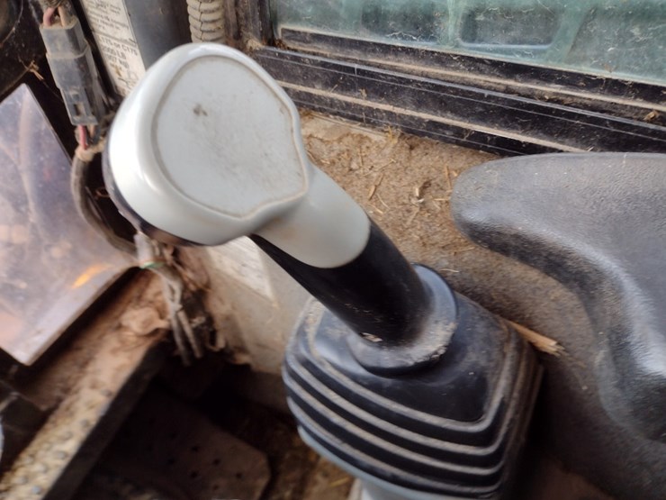 new-holland-l175-image-9