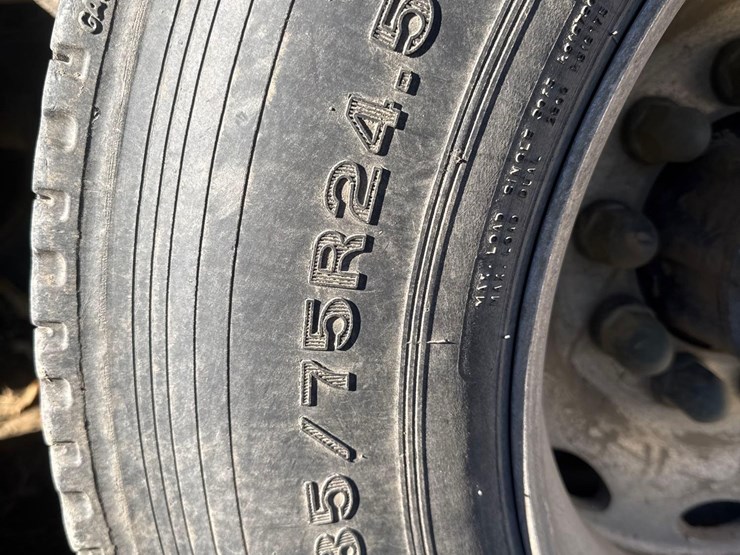 1996-peterbilt-379-image-14