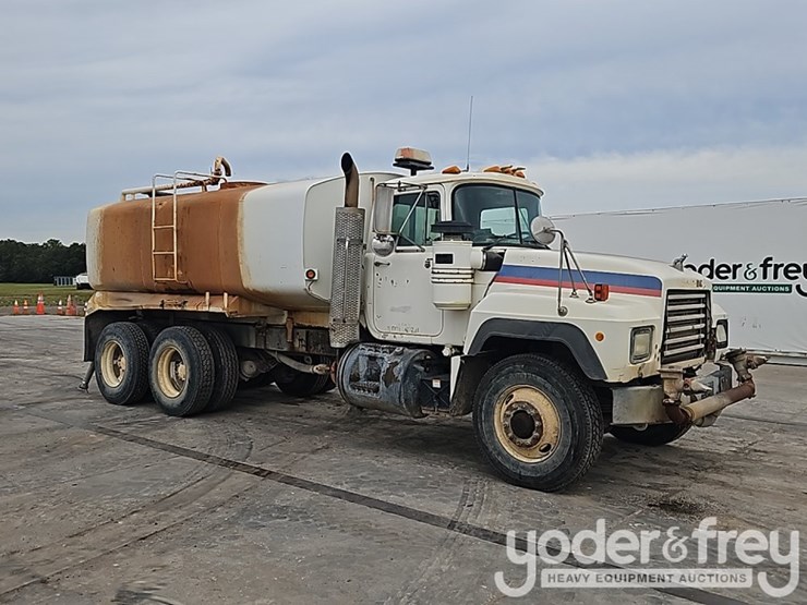 1994-mack-rd690s-image-7