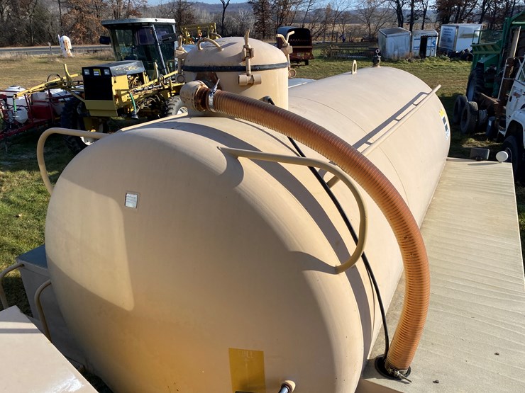 #1300-•-ag-gator-2004-injector-applicator-(colfax,-wi)-image-22