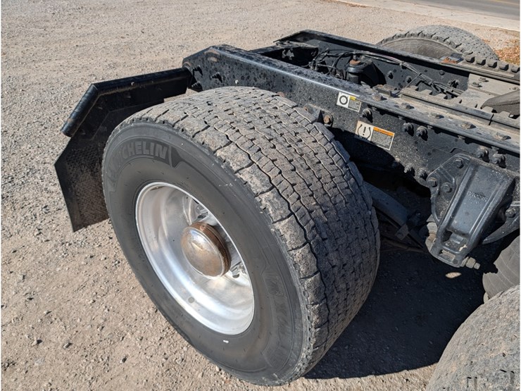 2017-kenworth-t680-image-6