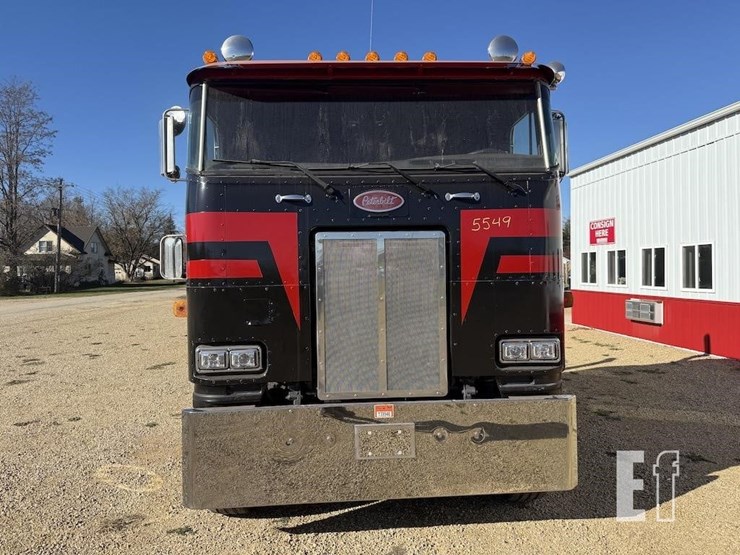 1985-peterbilt-362-image-2