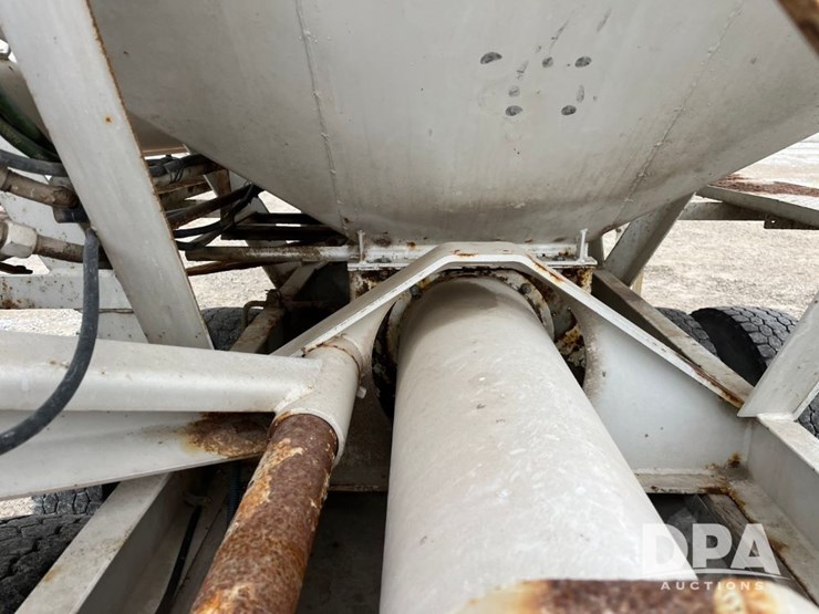 2001-peterbilt-330-image-33