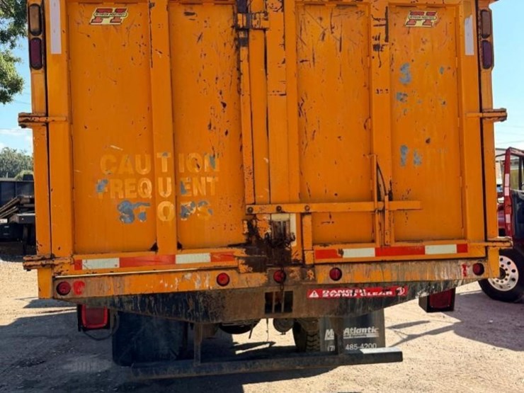 2010-international-7300-image-16