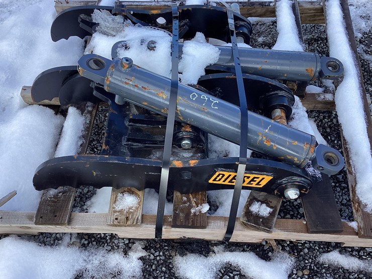 caterpillar-303-image-1