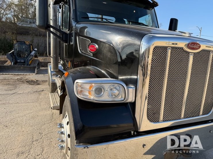 peterbilt-567-image-6