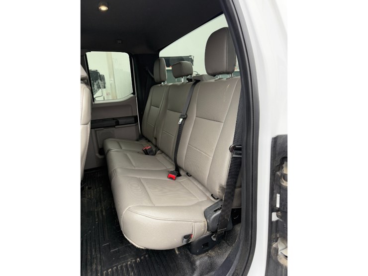 2022-ford-f350-image-18