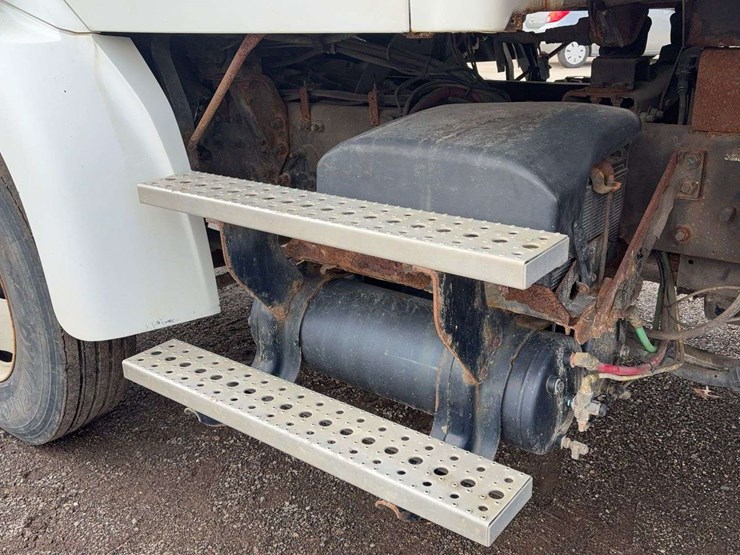 2005-sterling-l8500-image-16