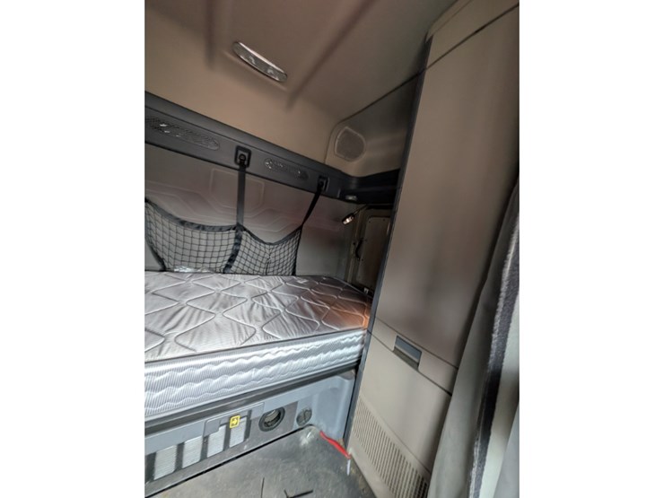 freightliner-cascadia-125-image-26