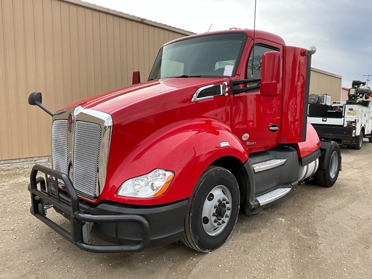 2020-kenworth-t680-image-1