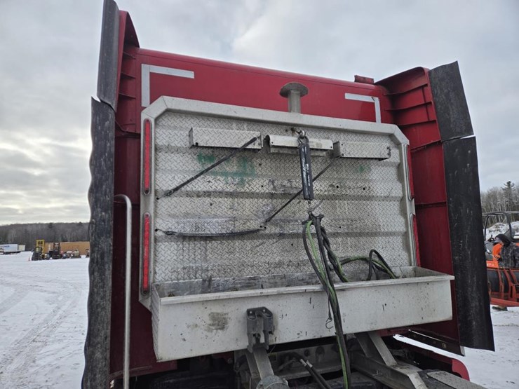 2017-peterbilt-579-image-29