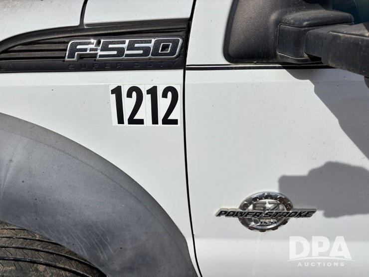 2011-ford-f550-image-24