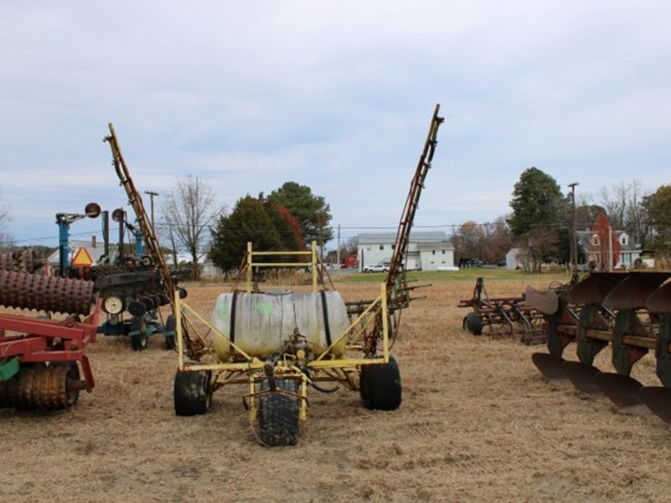 3-wheel-sprayer-with-34'-boom-1-7/8-ball-hitch-200-gal-poly-tank-has-some-r-image-4