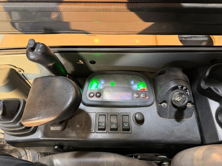 2022-case-cx37c-image-30