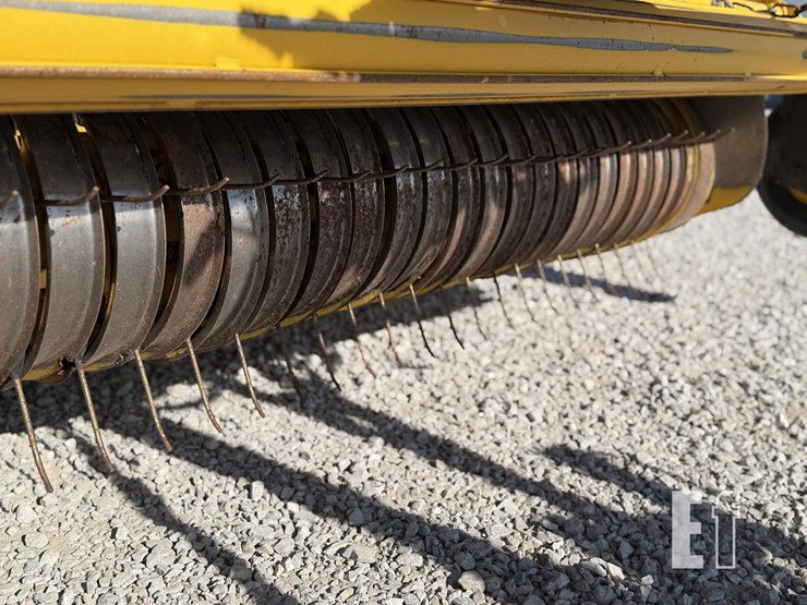 new-holland-roll-belt-560-image-13
