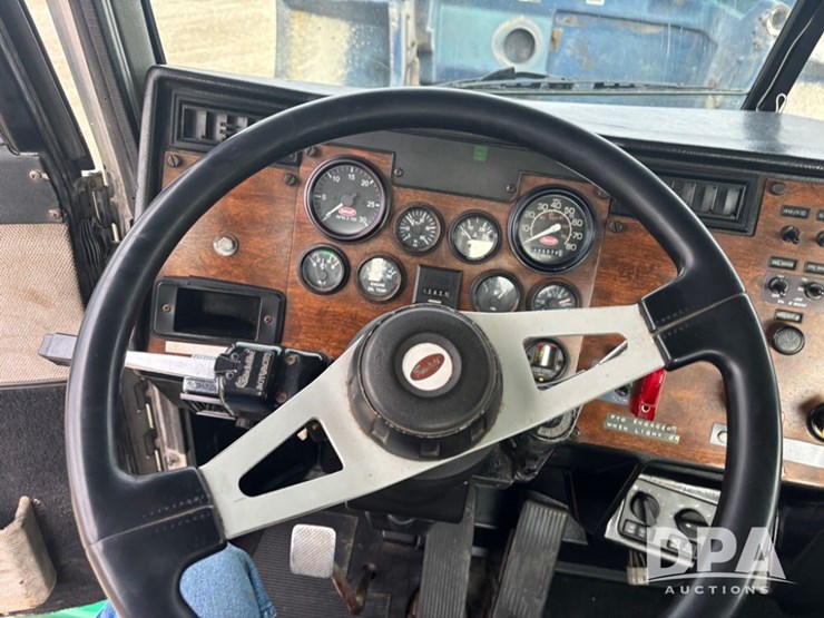 peterbilt-385-image-72