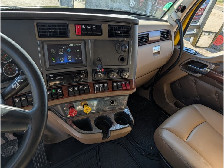 2020-kenworth-t680-image-26