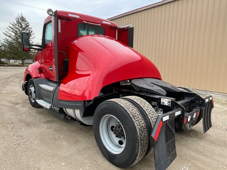 2020-kenworth-t680-image-16