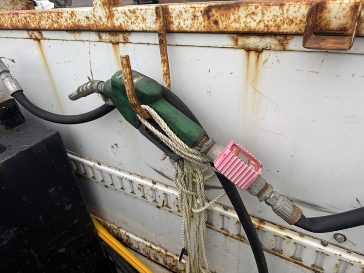 #1830-•-2015-ram-5500-4x4-service-truck-image-23