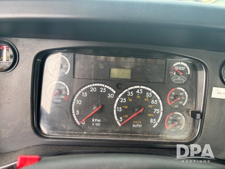 freightliner-114sd-image-67